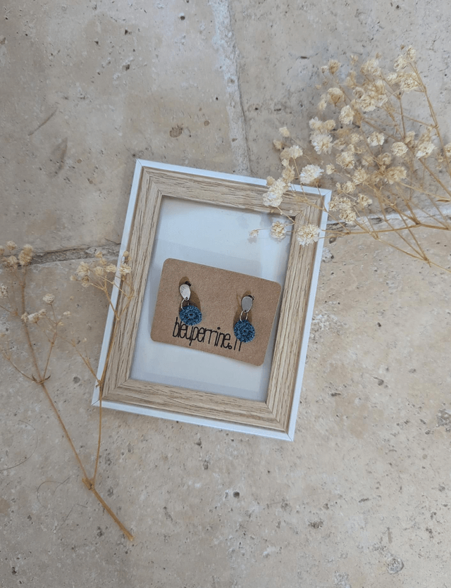 Boucles d'oreille clous bleu gris 