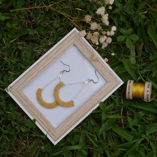 Boucles d'oreilles Créoles goutte d'eau jaune