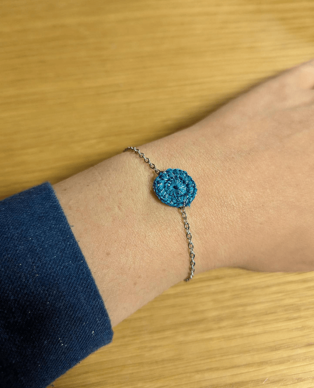 Bracelet bleu pétrole argenté