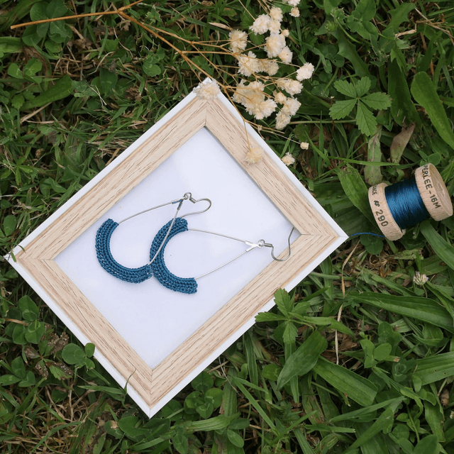 Boucles d'oreilles Créoles goutte d'eau bleu pétrole