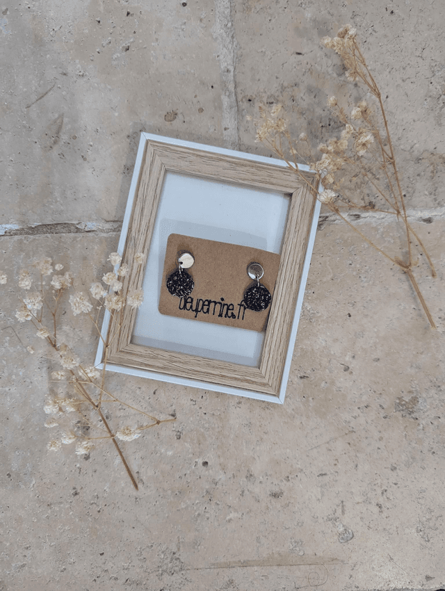 Boucles d&#039;oreilles clous ronds bleu marine métallisé 